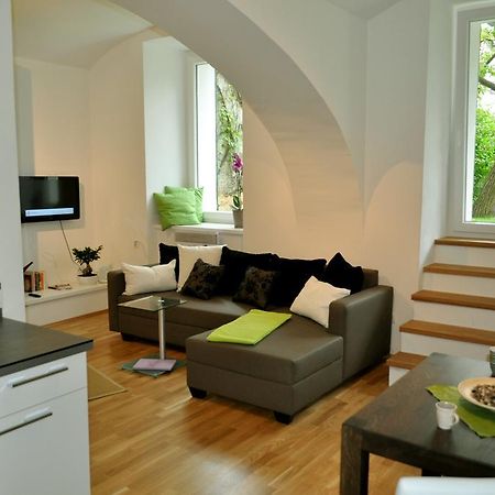 Ferienwohnung Im Univiertel Mit Garten Graz Exterior photo